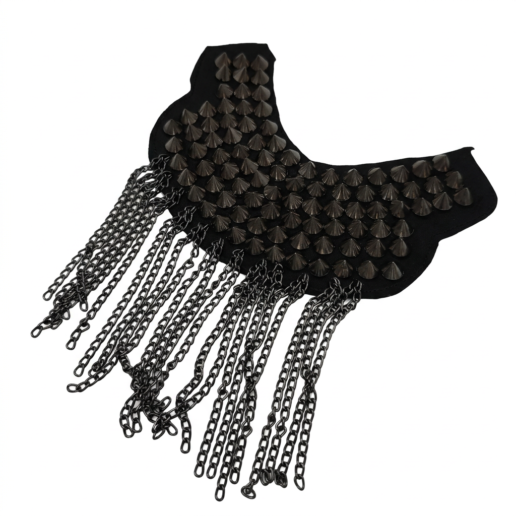 Hombrera Negra Artesanal con Tachuelas y Cadenas – Accesorio de Disfraz