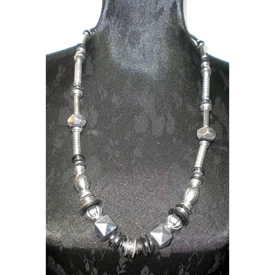 Collar Plateado Negro