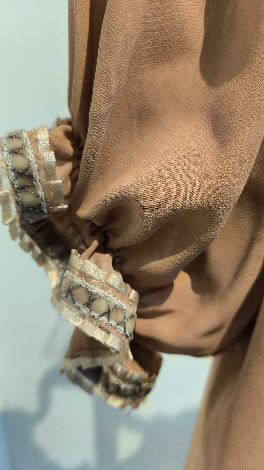 Camisa Medieval Marrón con Pasamanería