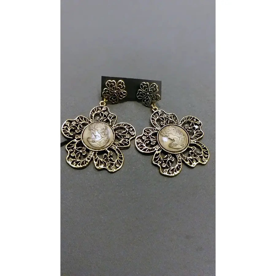Pendientes Dorados Flor con Monedas