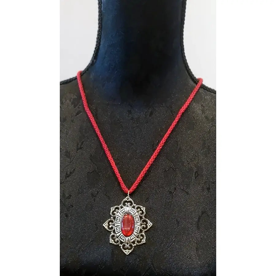 Colgante Medalla Dorada Cordon Rojo