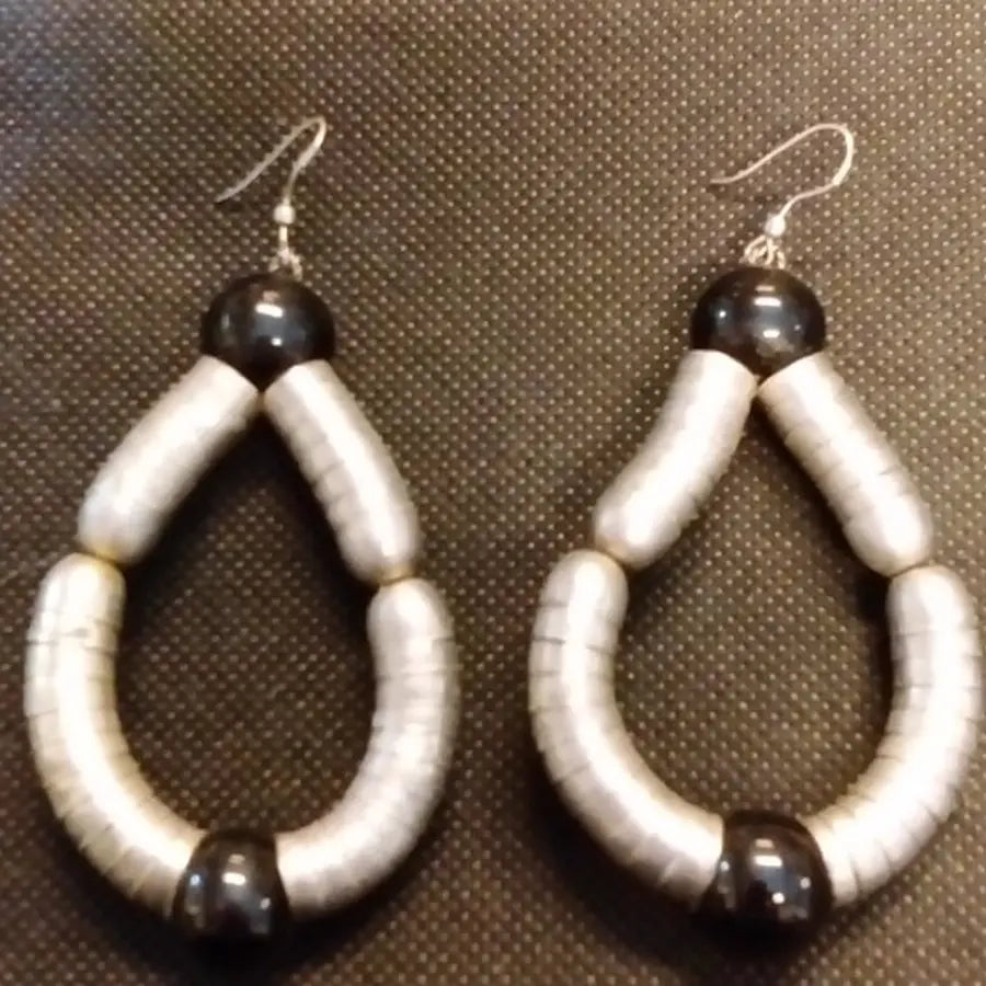 Pendientes Plateados Bola Negra