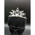 Tiara Plateada con Cristales y Flores