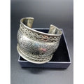 Brazalete Ancho Plateado Flores B1