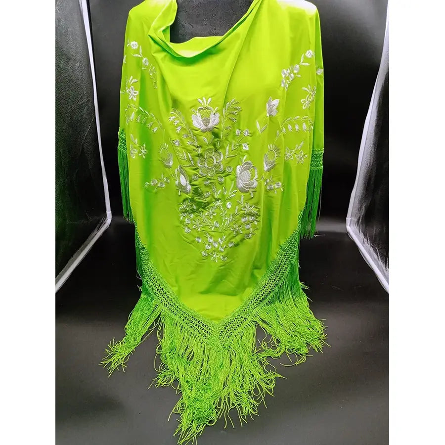 Mantón Verde Con Flores Blancas Bordadas Y Flecos