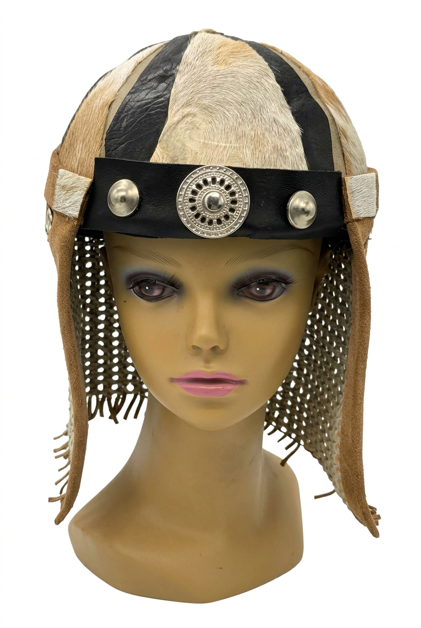 Casco Vikingo de Piel con Cota de Malla y Medallón