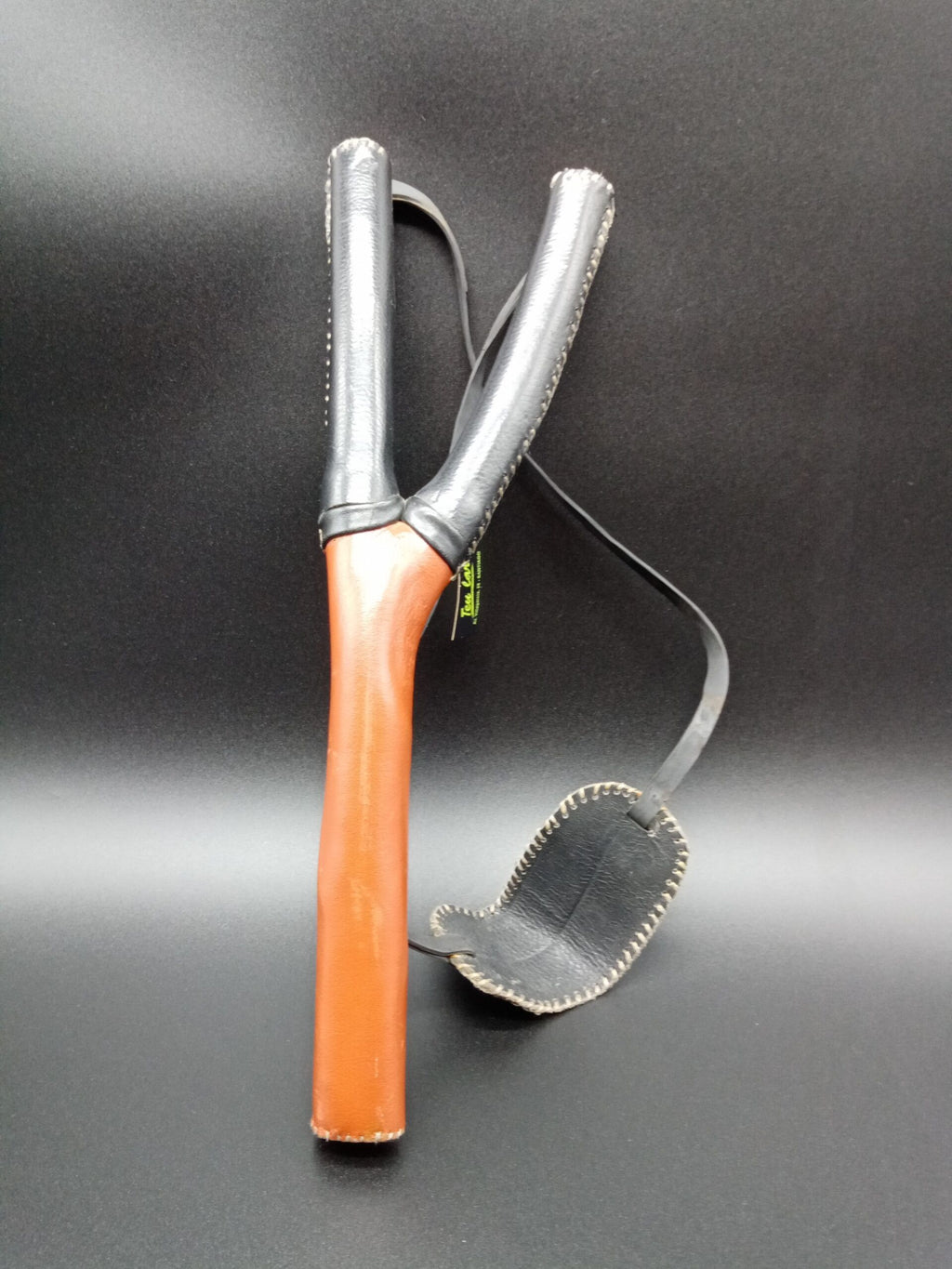 Tirachina Réplica con Mango de Madera