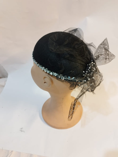 Casquete Negro Años 20 con Adorno Plata