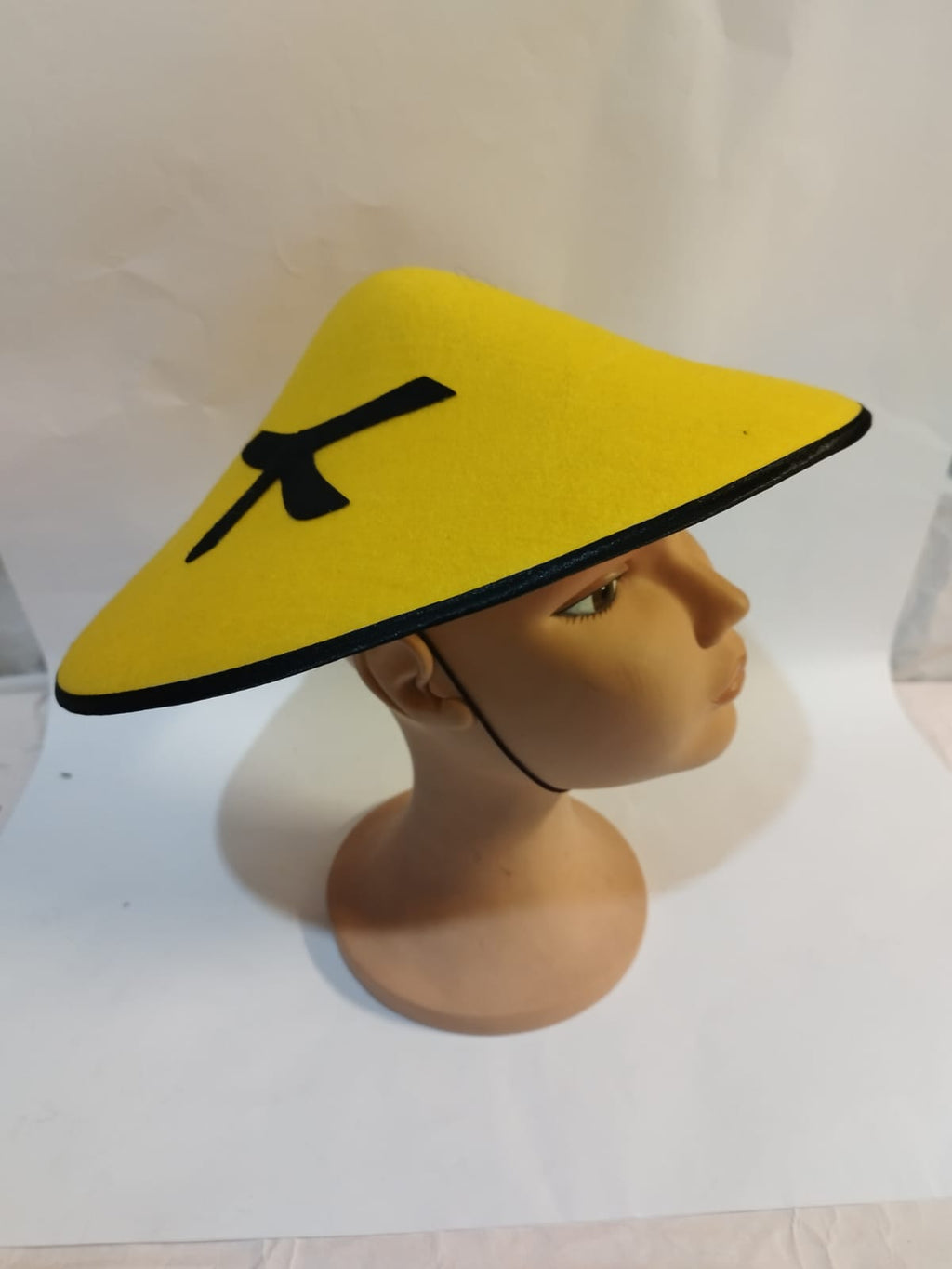 Sombrero Chino de Fieltro – Complemento para Disfraz