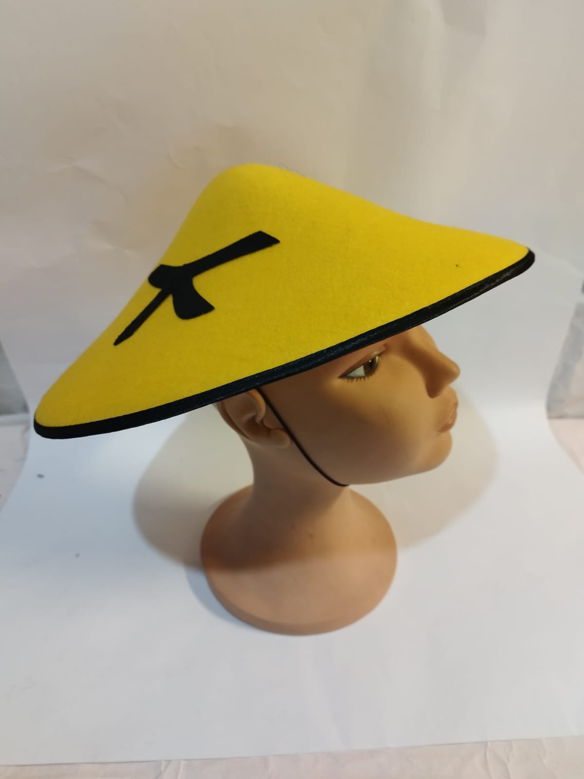 Sombrero Chino de Fieltro – Complemento para Disfraz