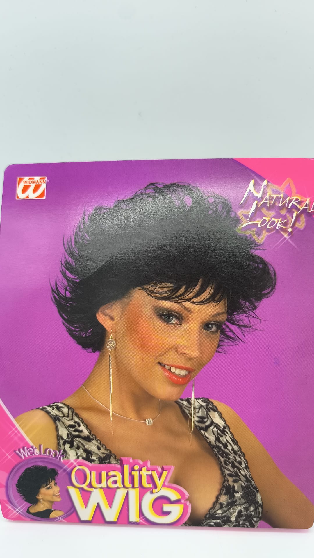 Peluca Wet Look Negra Corta Cardada – Widmann