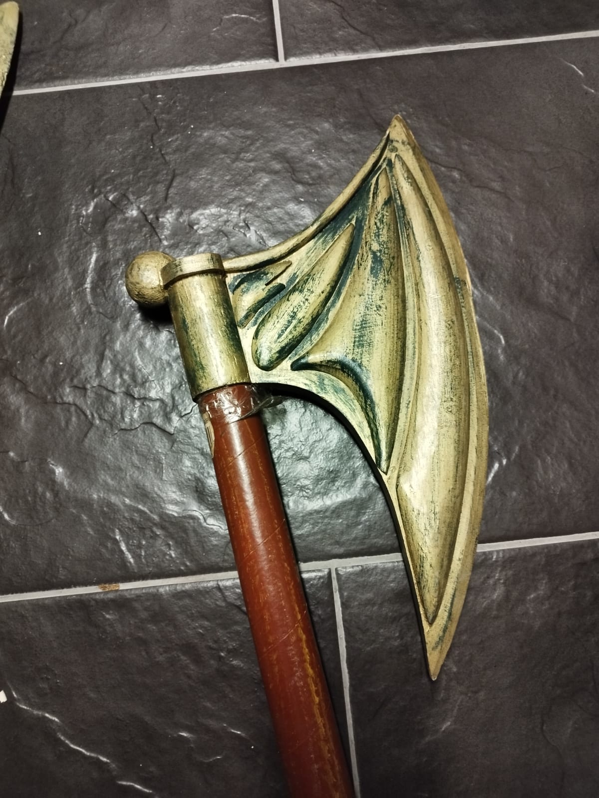 Hacha Medieval de Madera