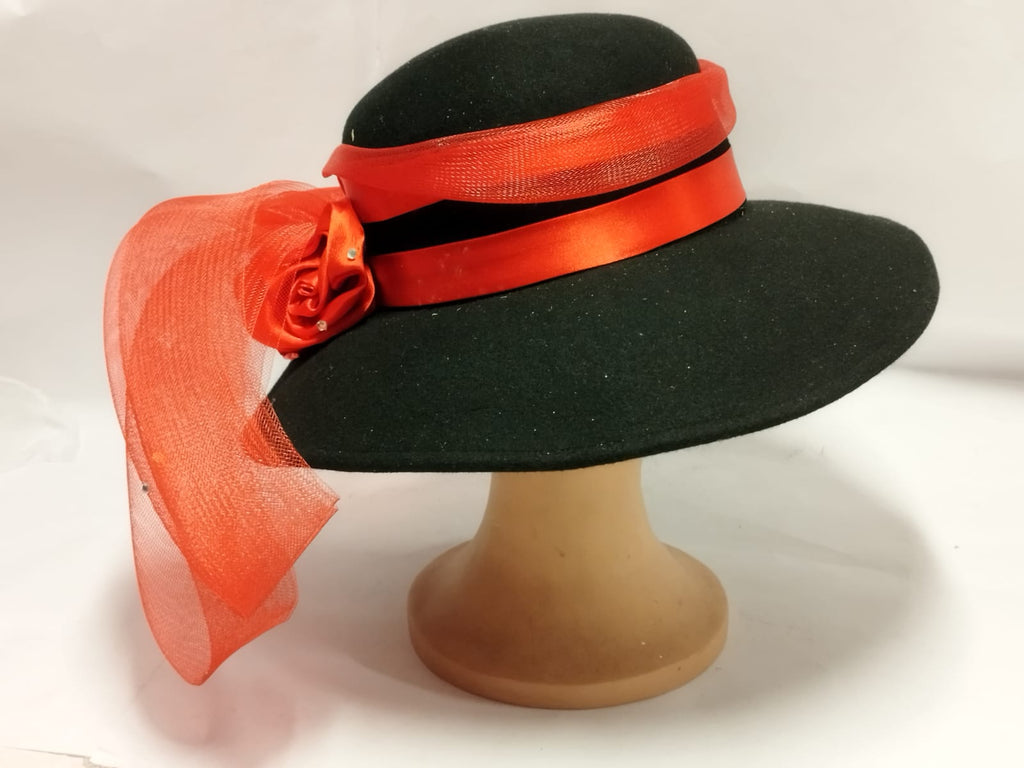 Pamela Negra con Flores Rojas – Accesorio de Disfraz