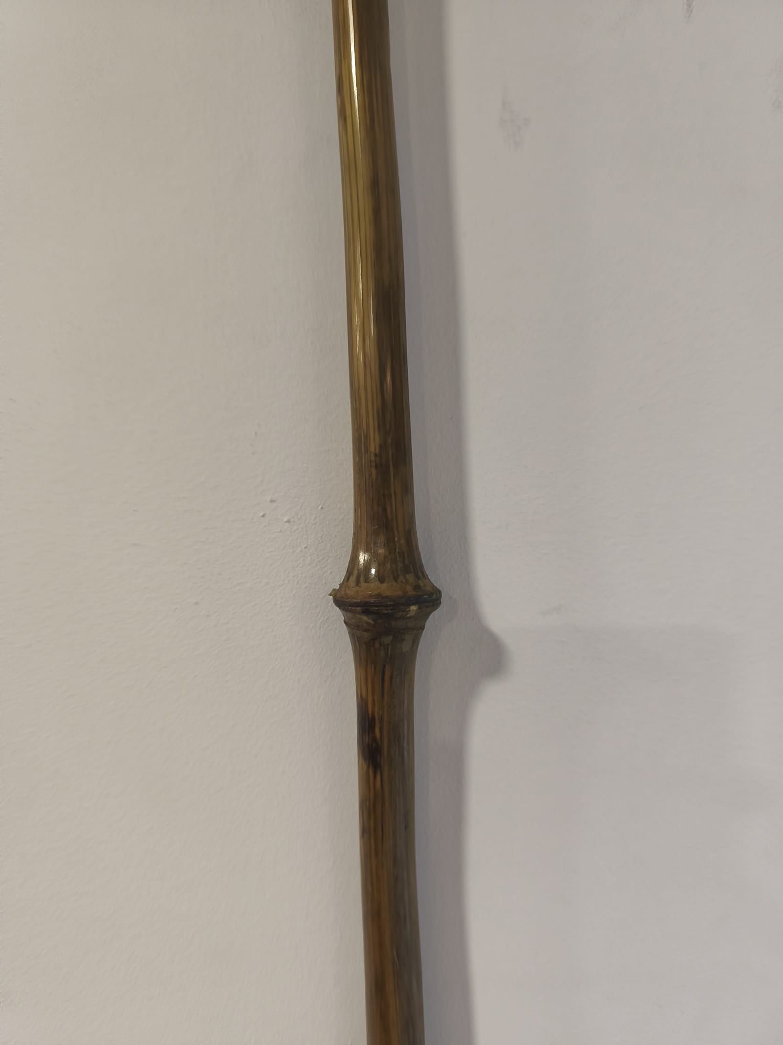 Bastón de Madera con Empuñadura