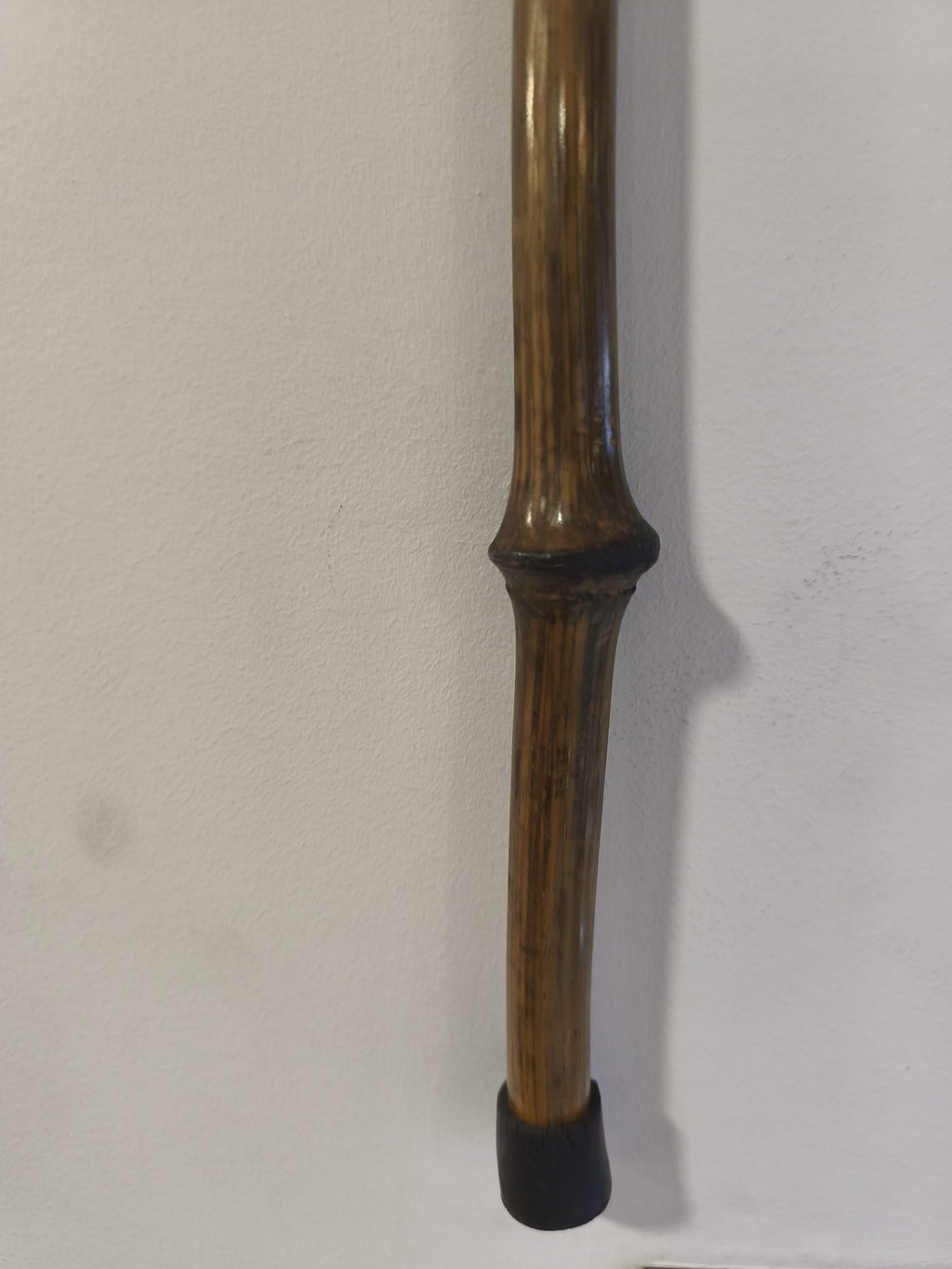 Bastón de Madera con Empuñadura
