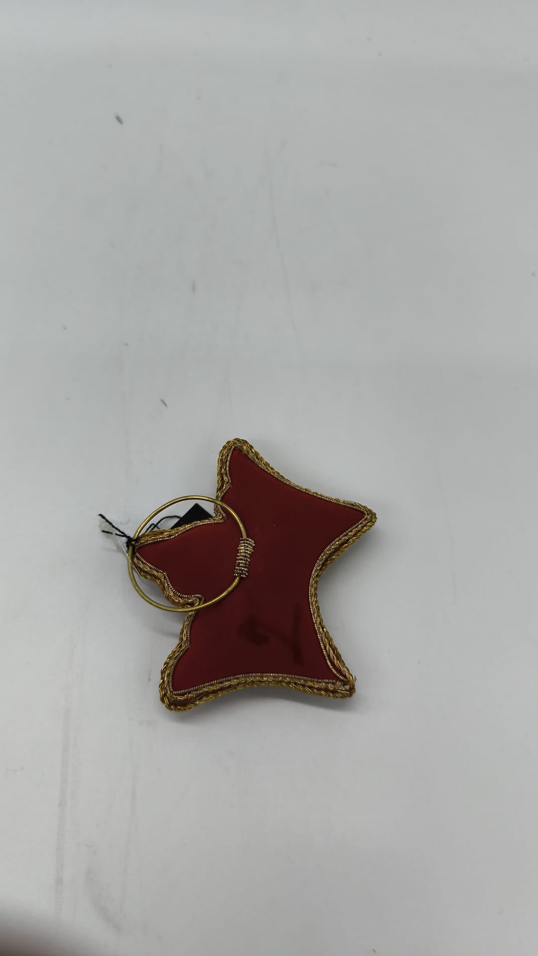 Fíbula Artesanal Estrella – Broche Bordado para Toga y Disfraz