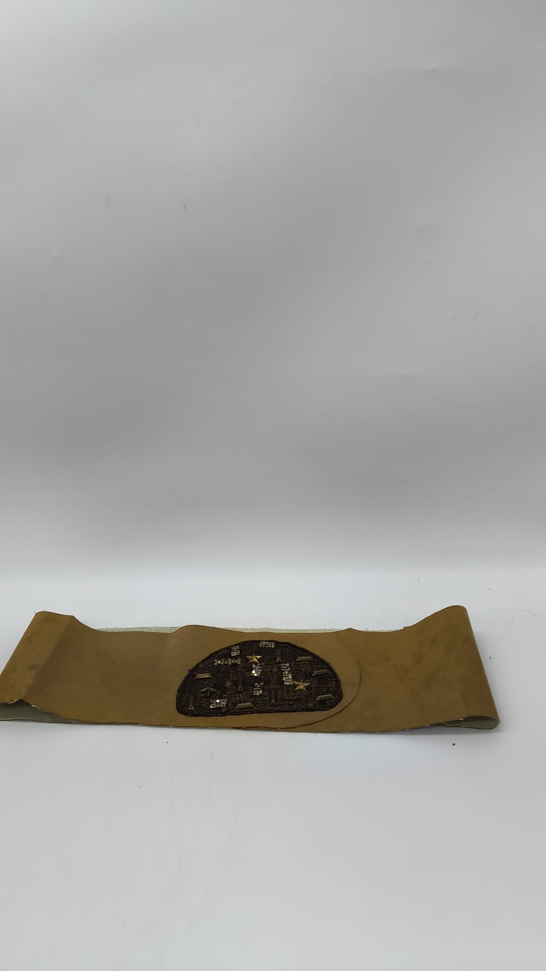 Cinta Artesanal Dorada con Aplique Central – Cinturón para Disfraz