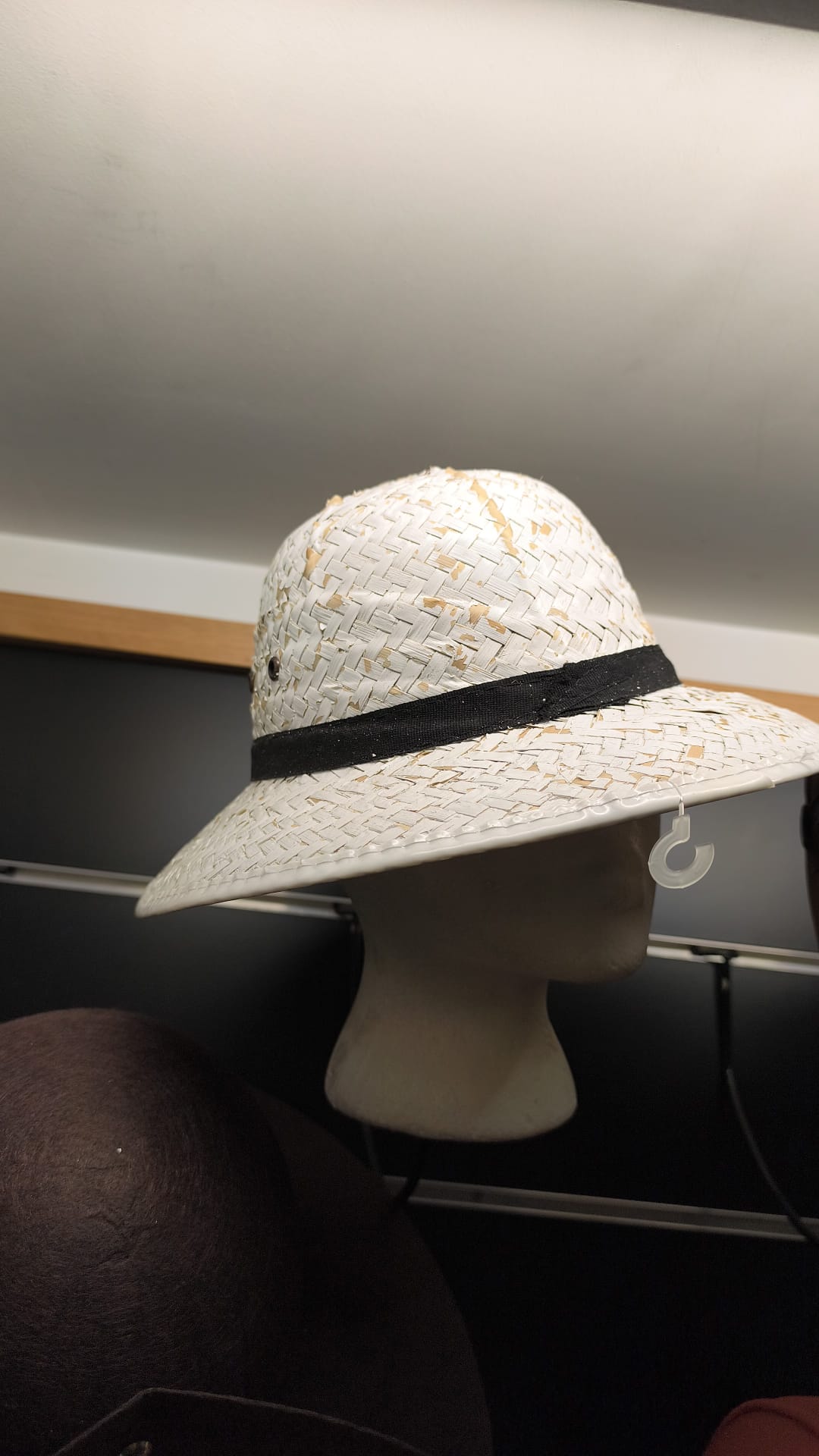 WHITE SALAKOV HAT