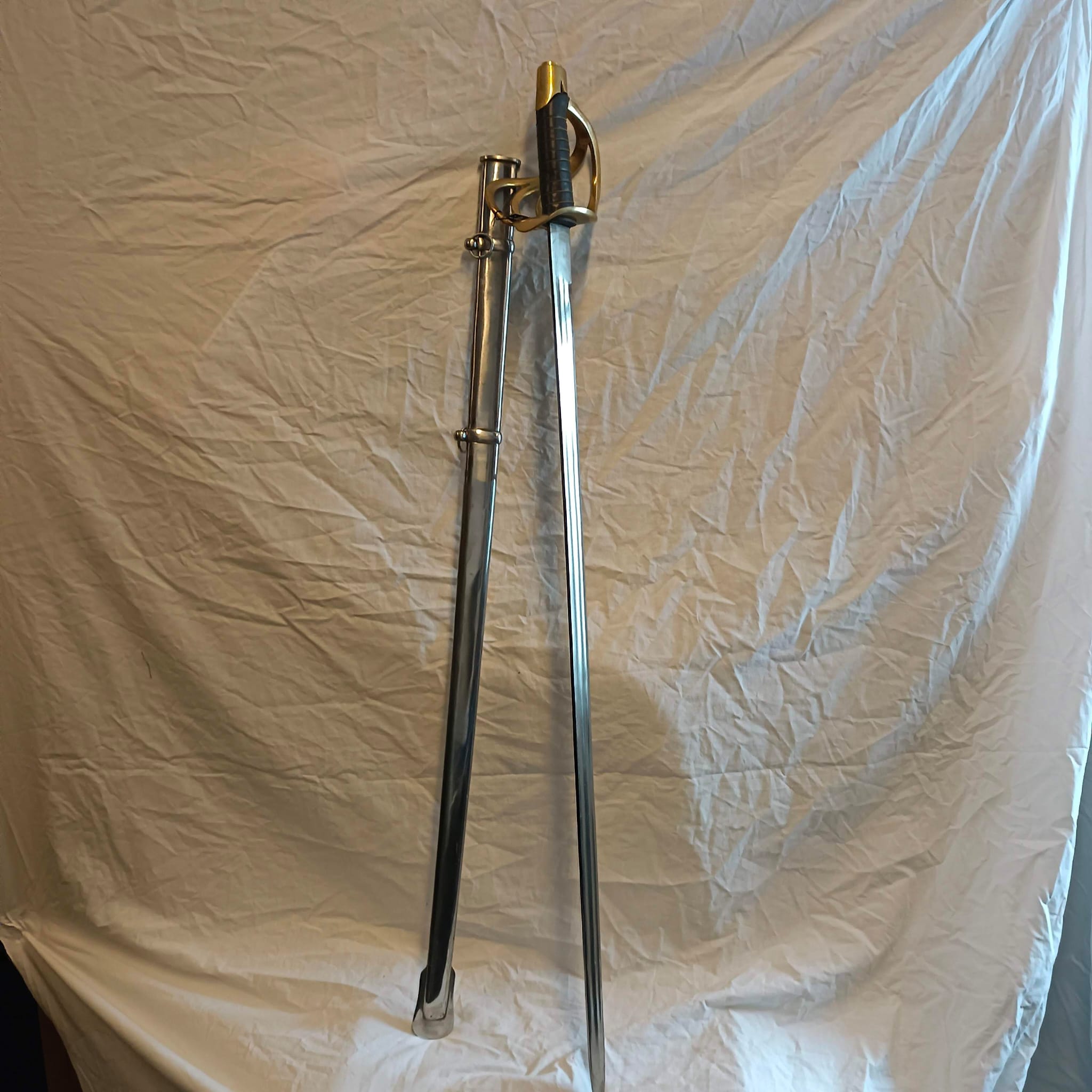 Sable de Caballería con Guarda Dorada Réplica Decorativa 97 cm