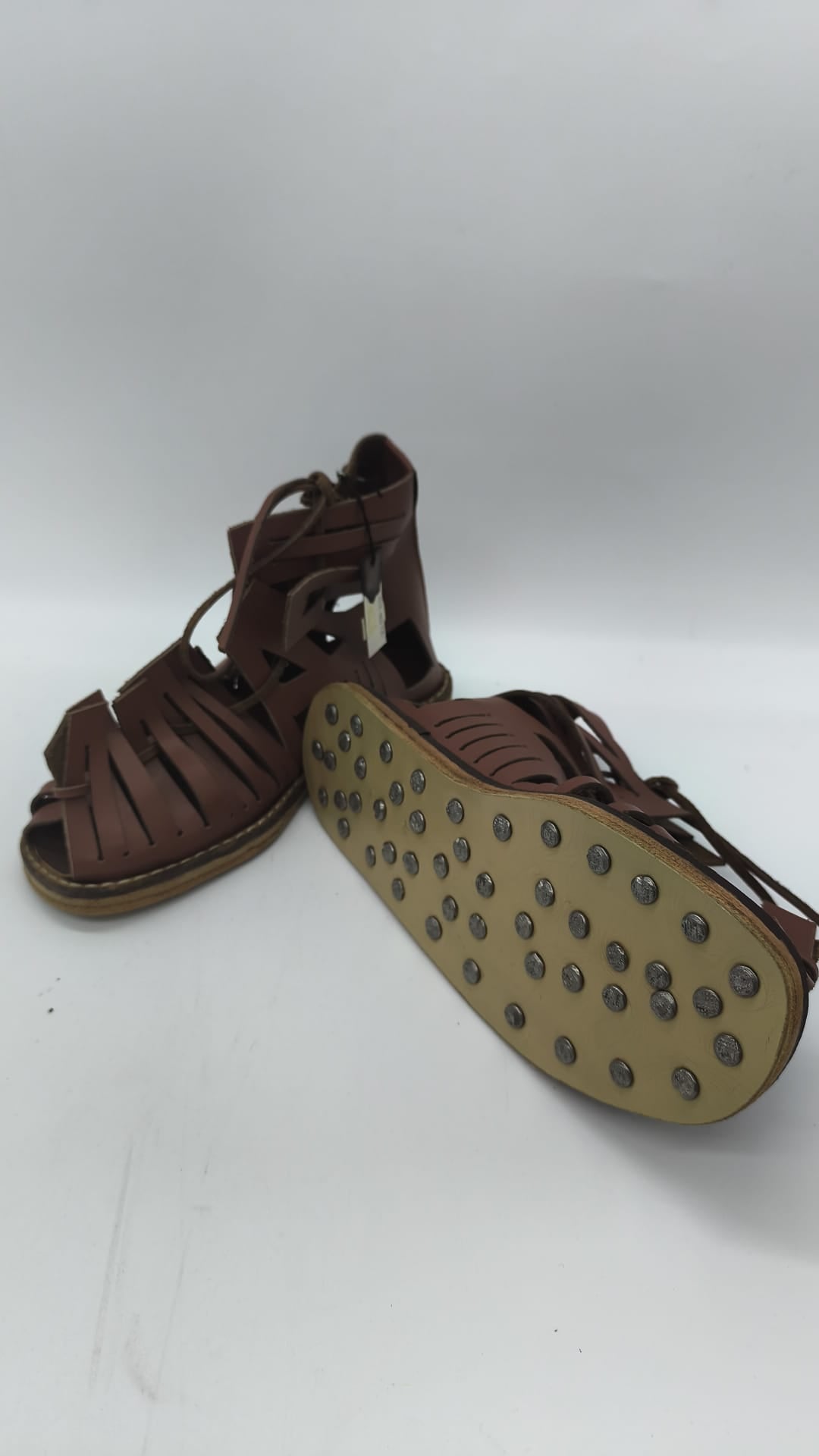 Sandalias Romanas de Gladiador con Suela Tachonada de Época