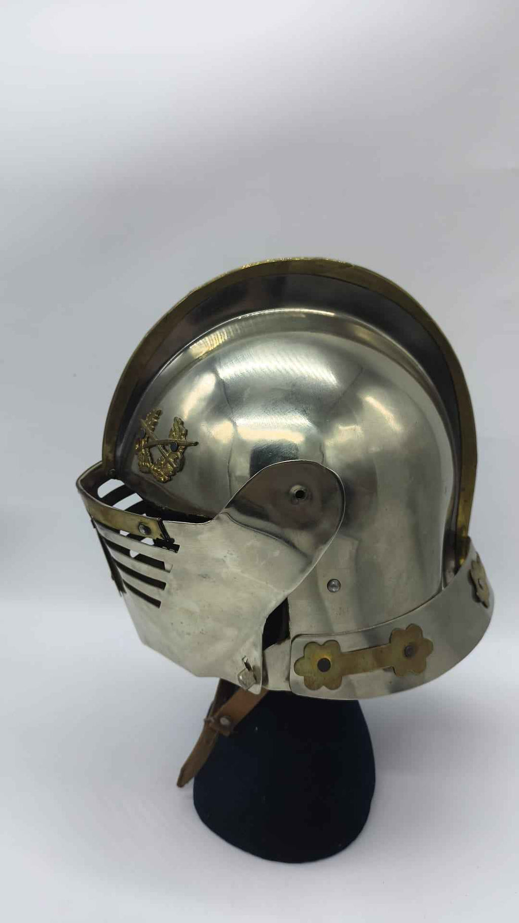 Casco Medieval Caballero Sallet con Visera y Emblema
