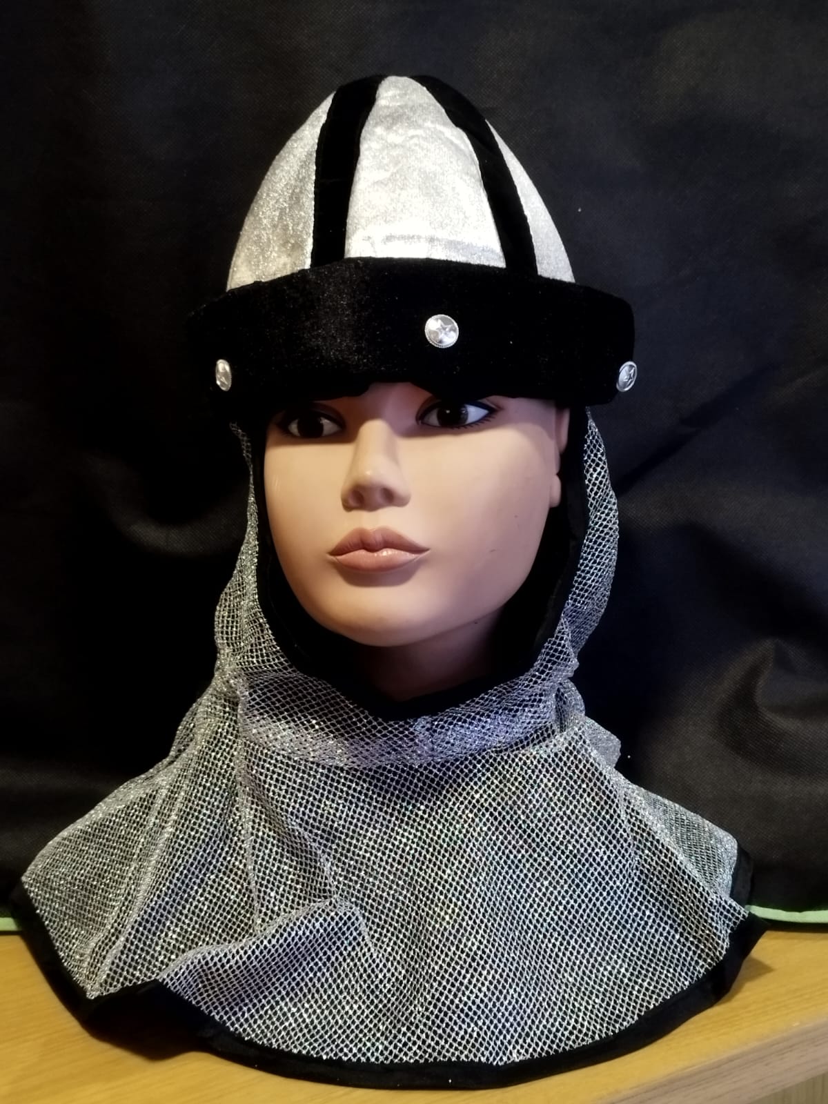 Casco Guerrero Medieval con Cubrehombros