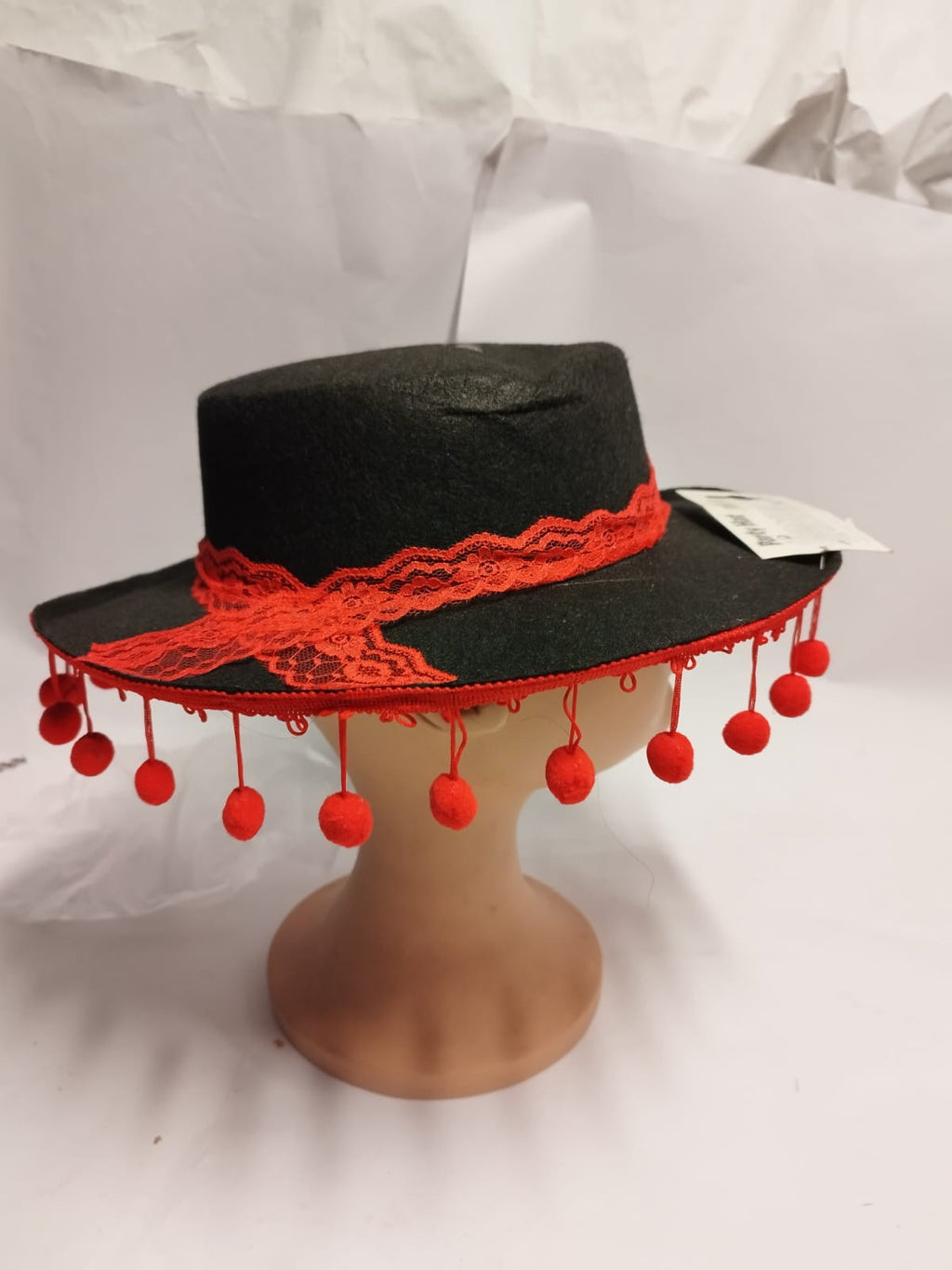 Sombrero Cordobés Negro con Borlas Rojas