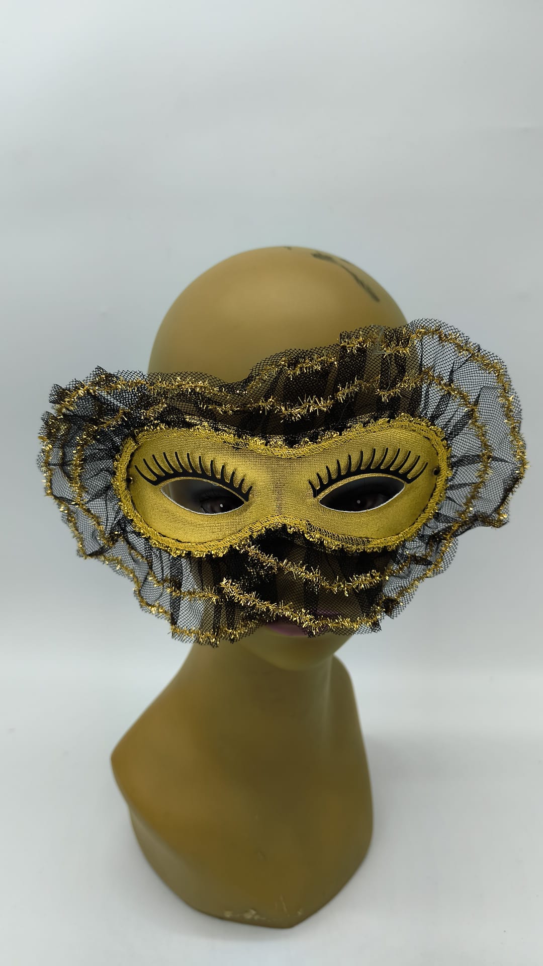 Antifaz Viena Papillon Dorado con Tul Negro y Dorado