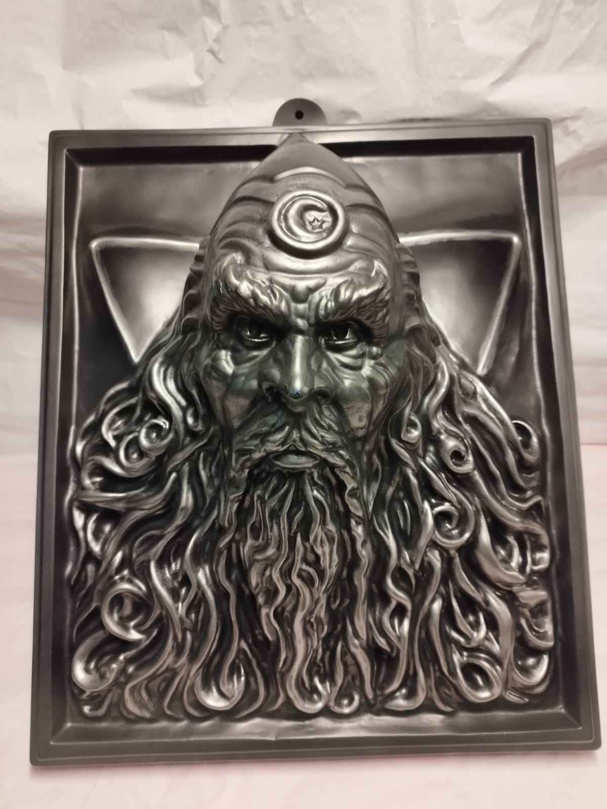 Cuadro Decorativo Rostro de Mago Nórdico en Relieve