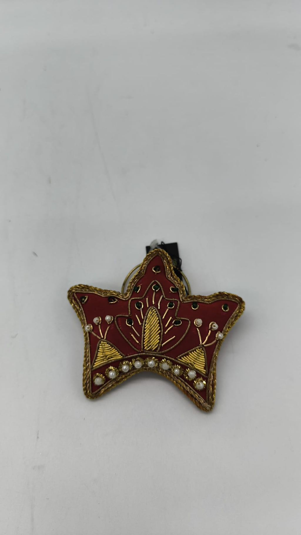 Fíbula Artesanal Estrella – Broche Bordado para Toga y Disfraz