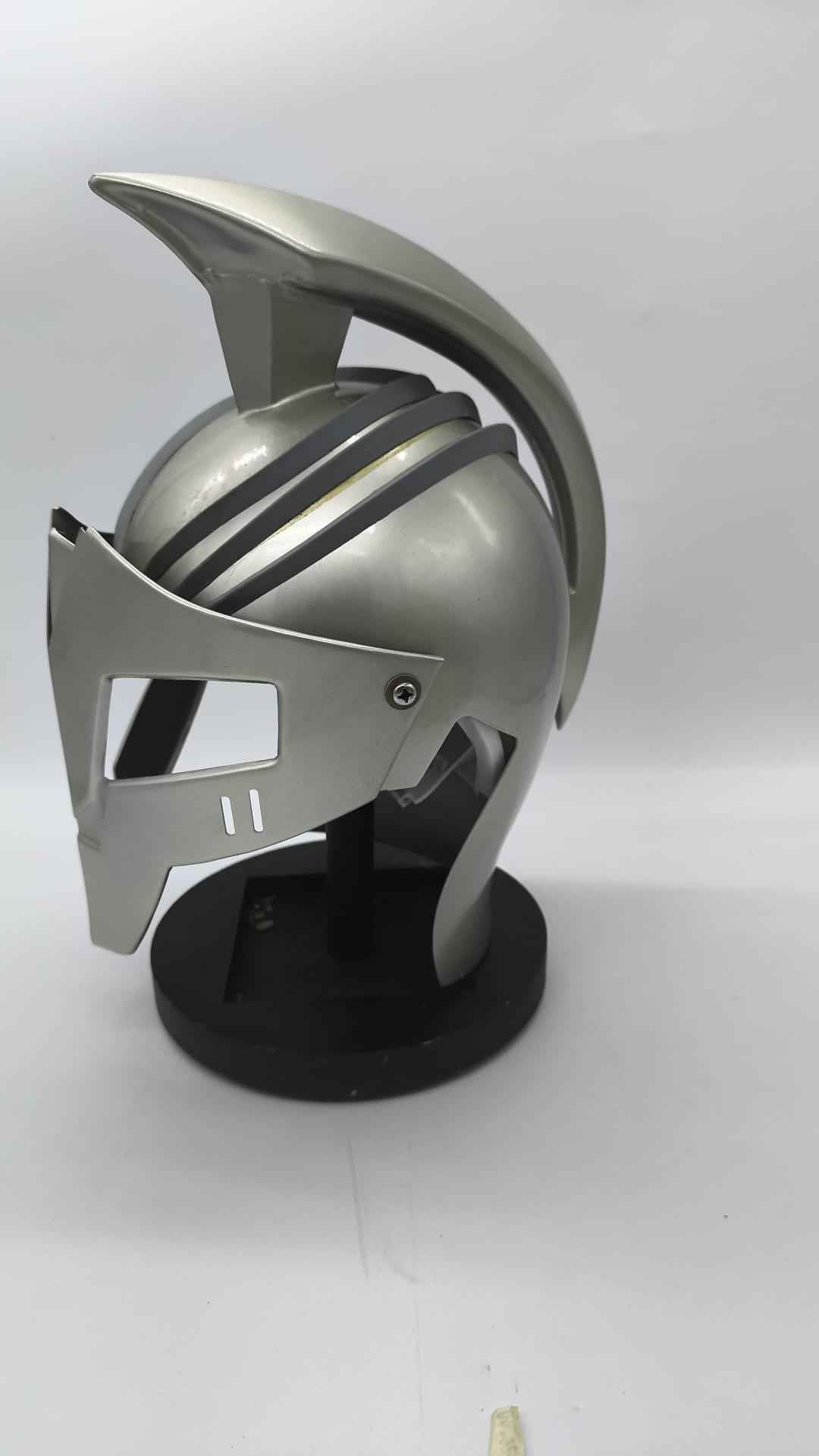 Casco Gladiador Romano Plateado con Soporte