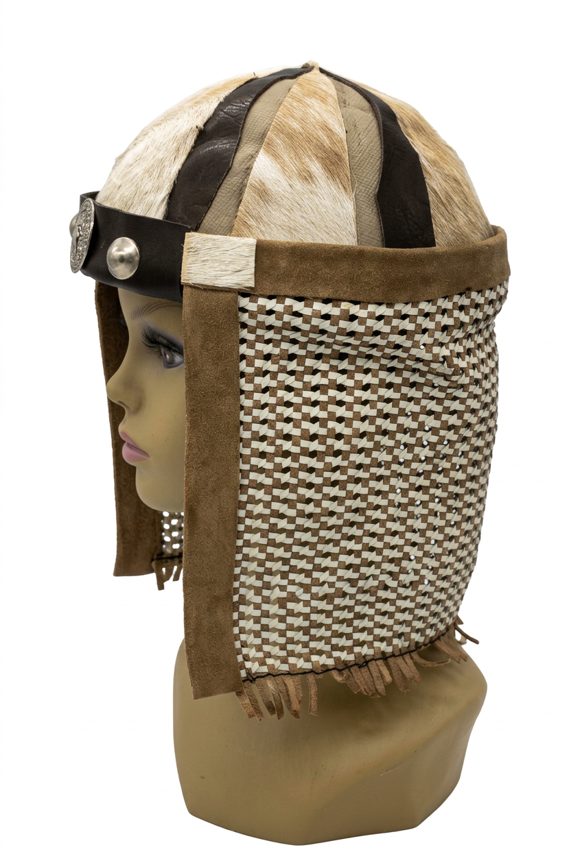 Casco Vikingo de Piel con Cota de Malla y Medallón