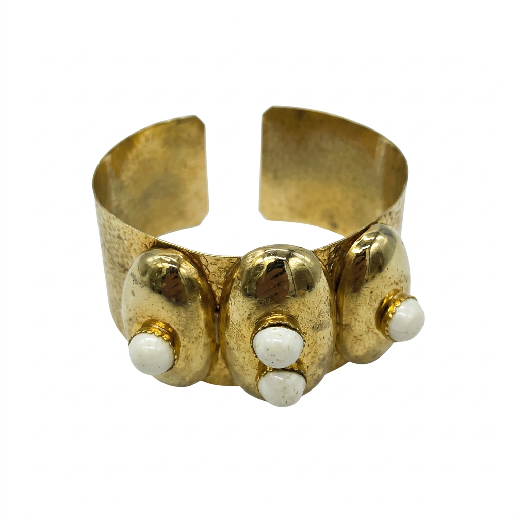 Brazalete Romano de Latón Dorado con Perlitas – Accesorio de Disfraz