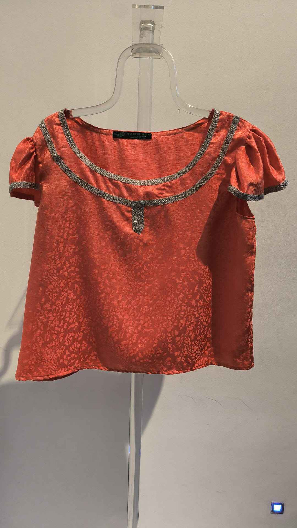 Camisa Medieval Salmón con Pasamanería Dorada