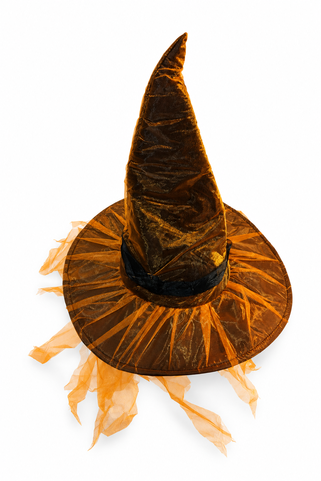 Sombrero de tul completo sobre fondo blanco