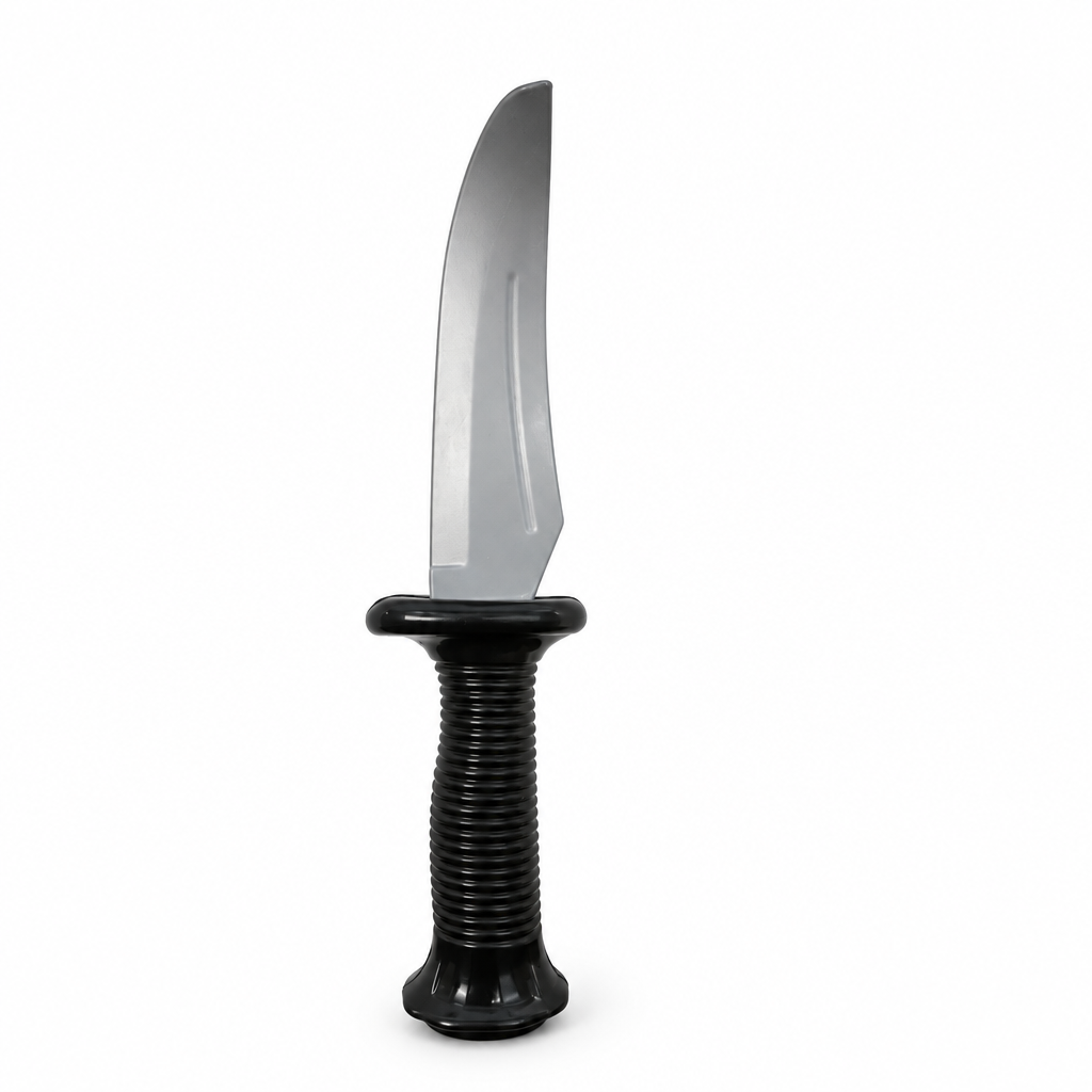 Cuchillo de plástico para disfraz sobre fondo blanco